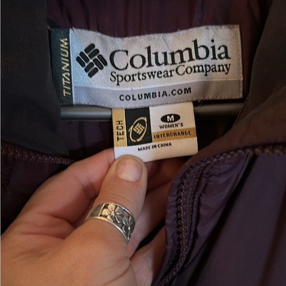 Columbia Women's Deep Burgundy Puffer Jacket - Picture 2 of 6